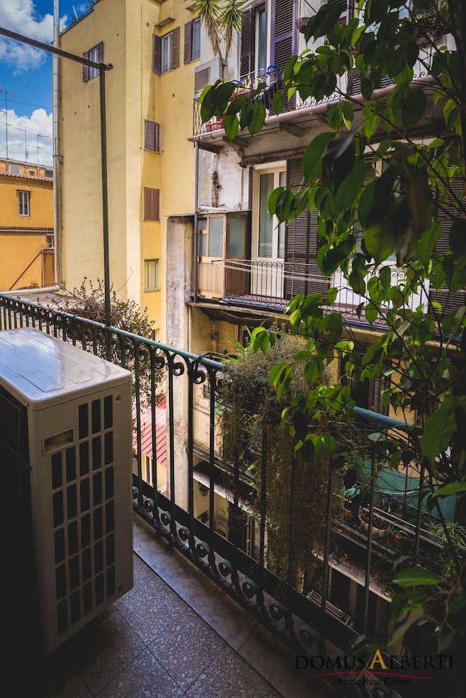 Domus Alberti Double Room (Colosseo) 7
