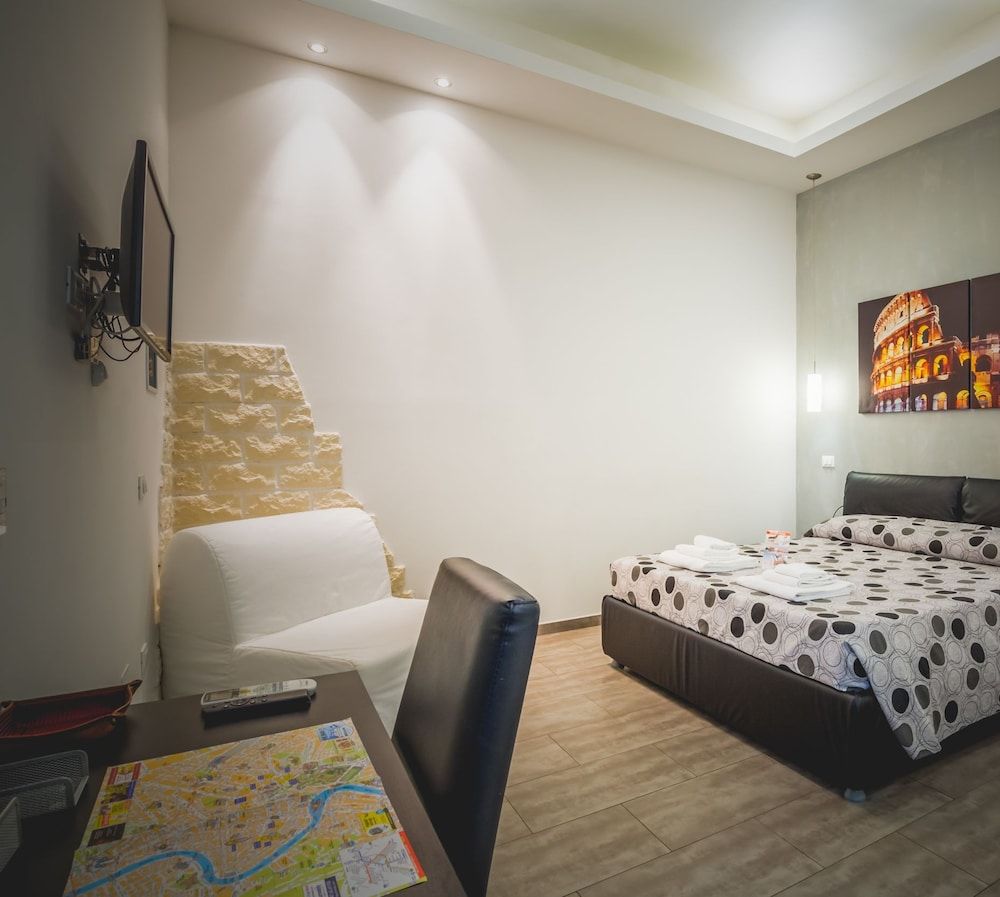 Domus Alberti Double Room (Colosseo) 3