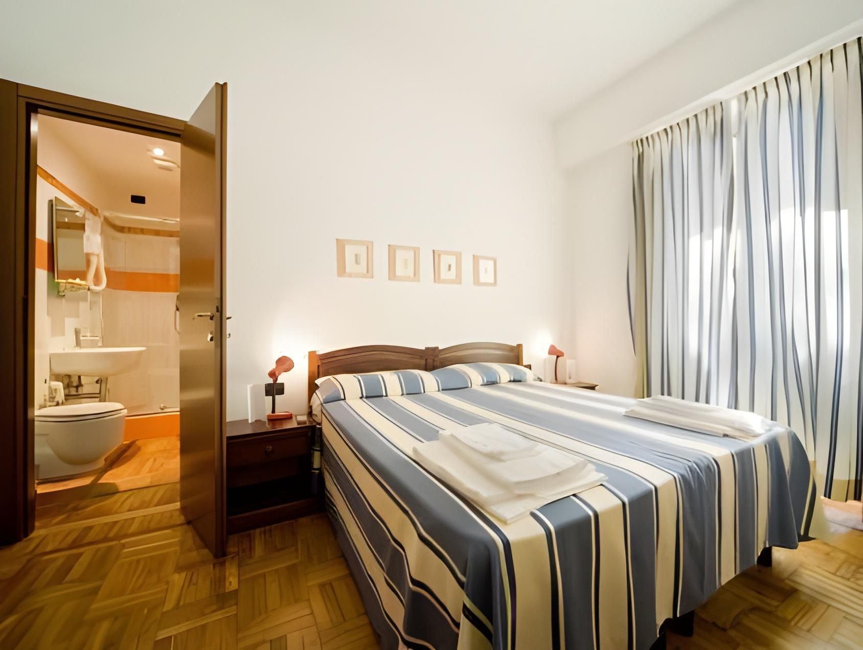 undefined Albergo la Piazzetta 8