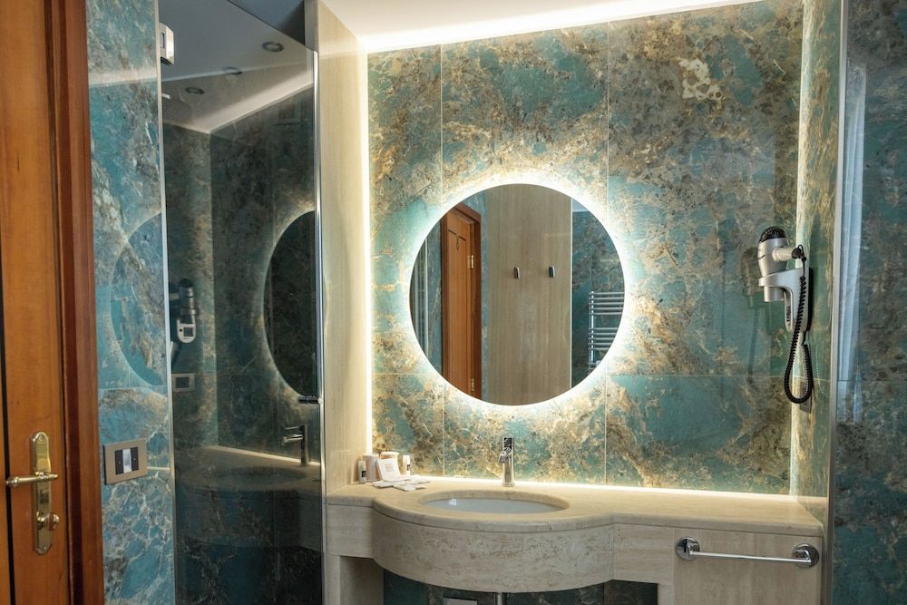 Grand Hotel Duca D'Este Senior Suite, 1 Queen Bed 3