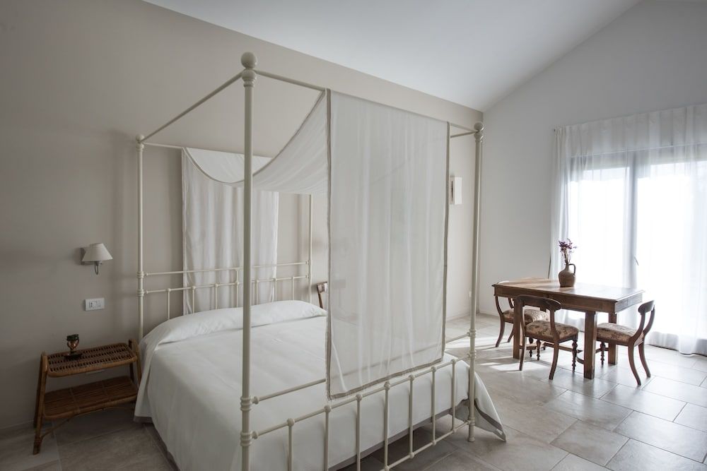 Masseria Fontana di Vite Deluxe Room 4