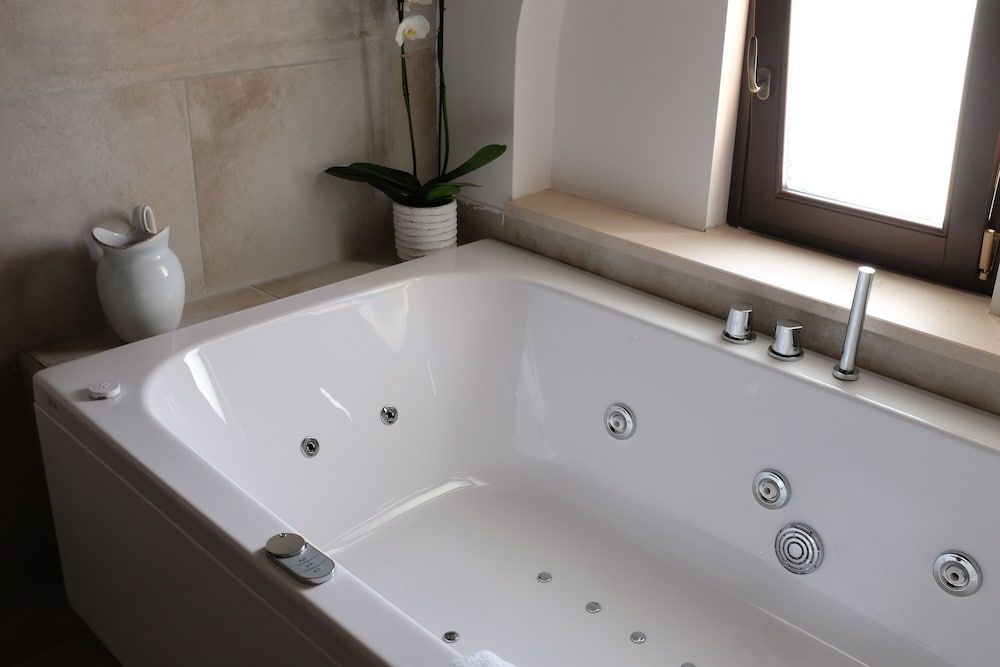 Jetted tub