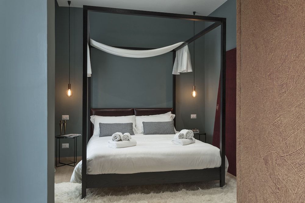 undefined Tornabuoni Place 4