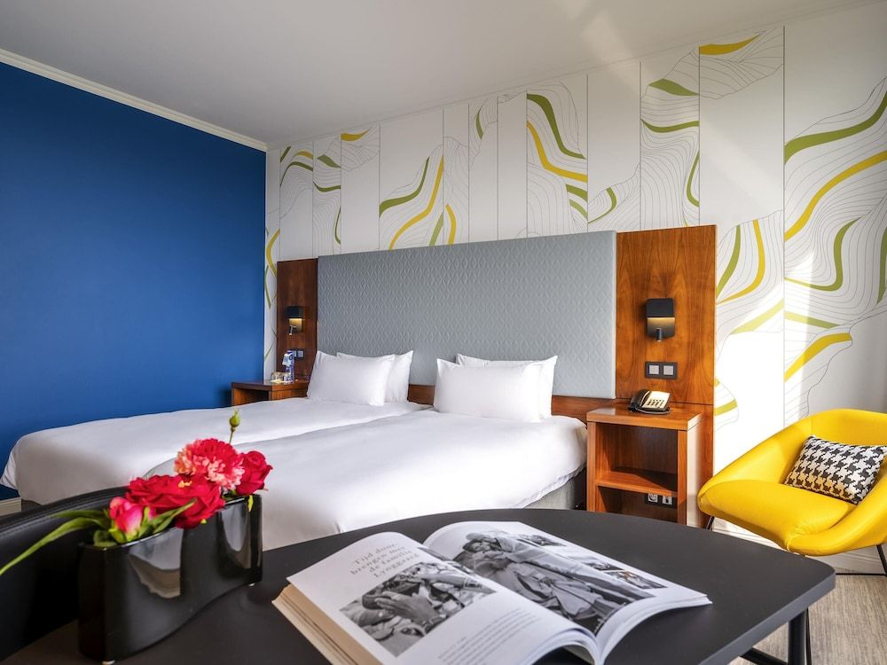 Classic Room, 2 Twin Beds (City side)