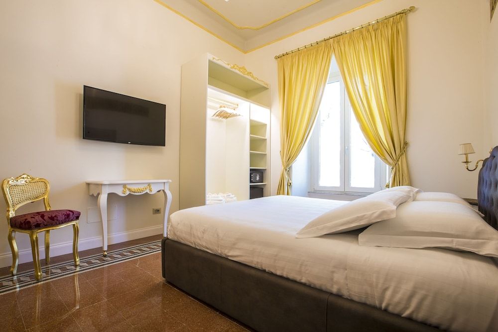 Trastevere Royal Suite Standard Double Room, City View 3
