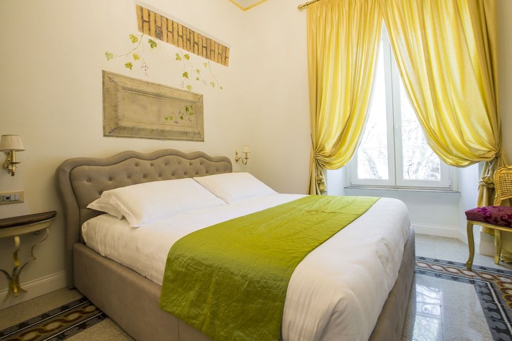 Trastevere Royal Suite Standard Double Room, City View 2