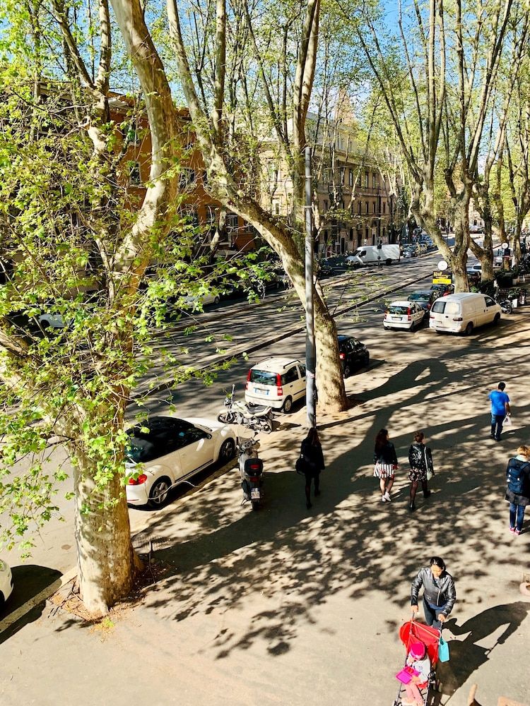 Trastevere Royal Suite Standard Double Room, City View 9