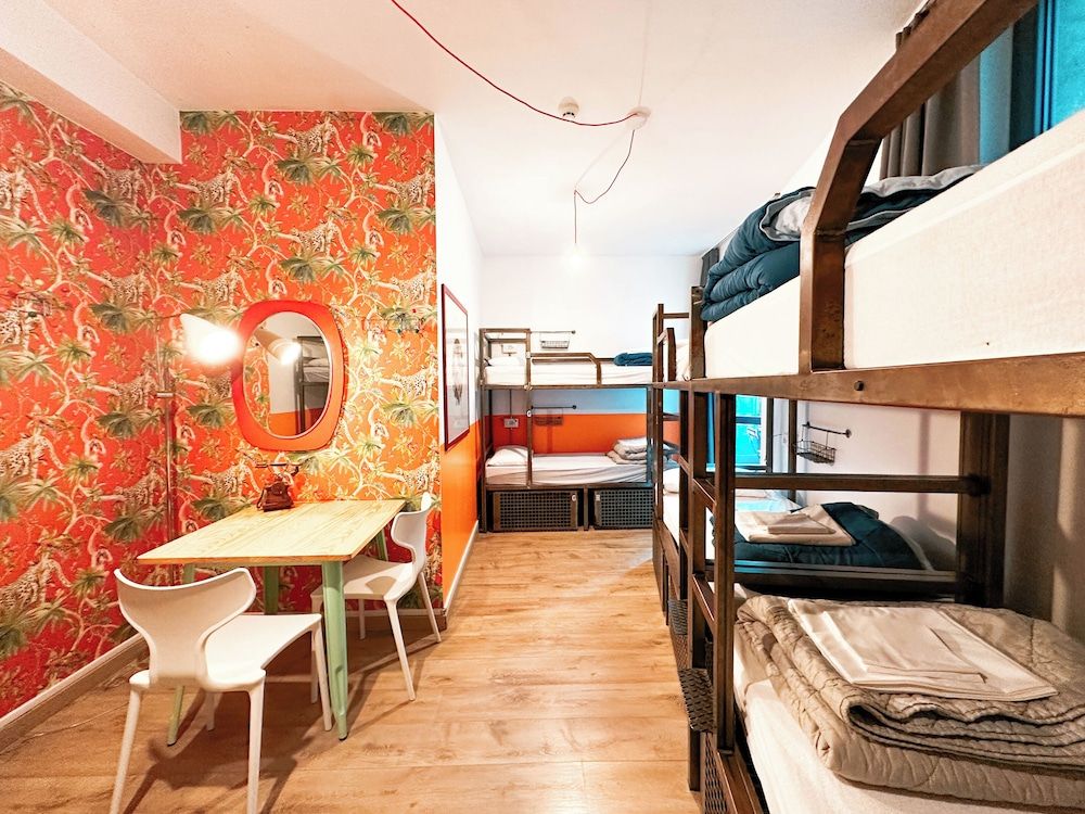 Room (10 people)