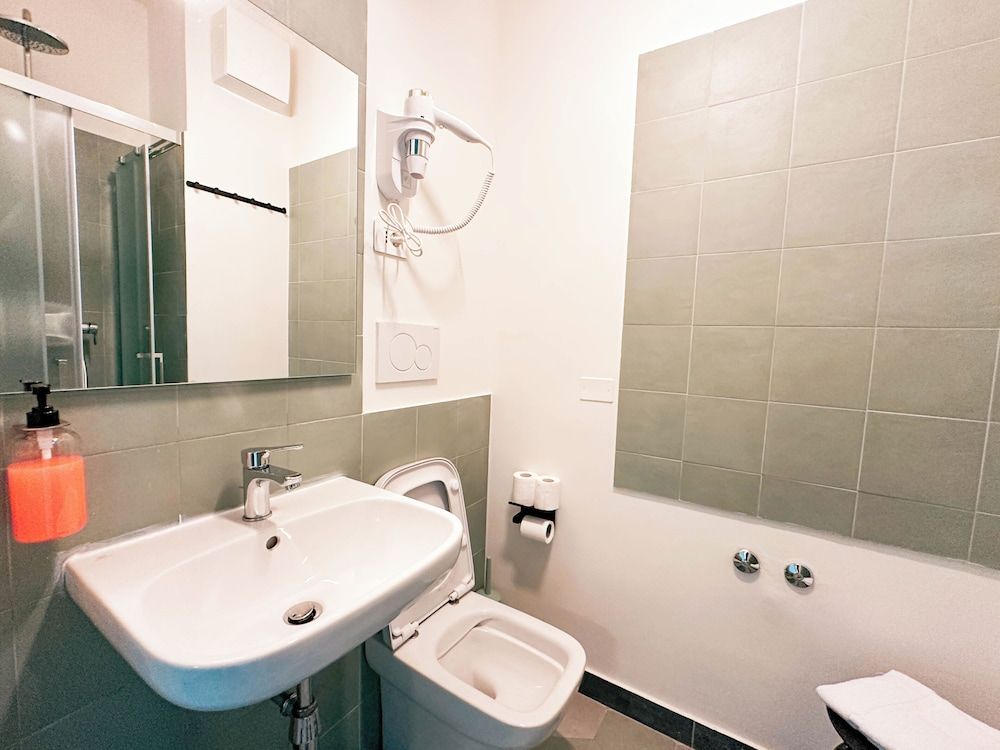 Ostello Bello Milano Duomo Double or Twin Room 5