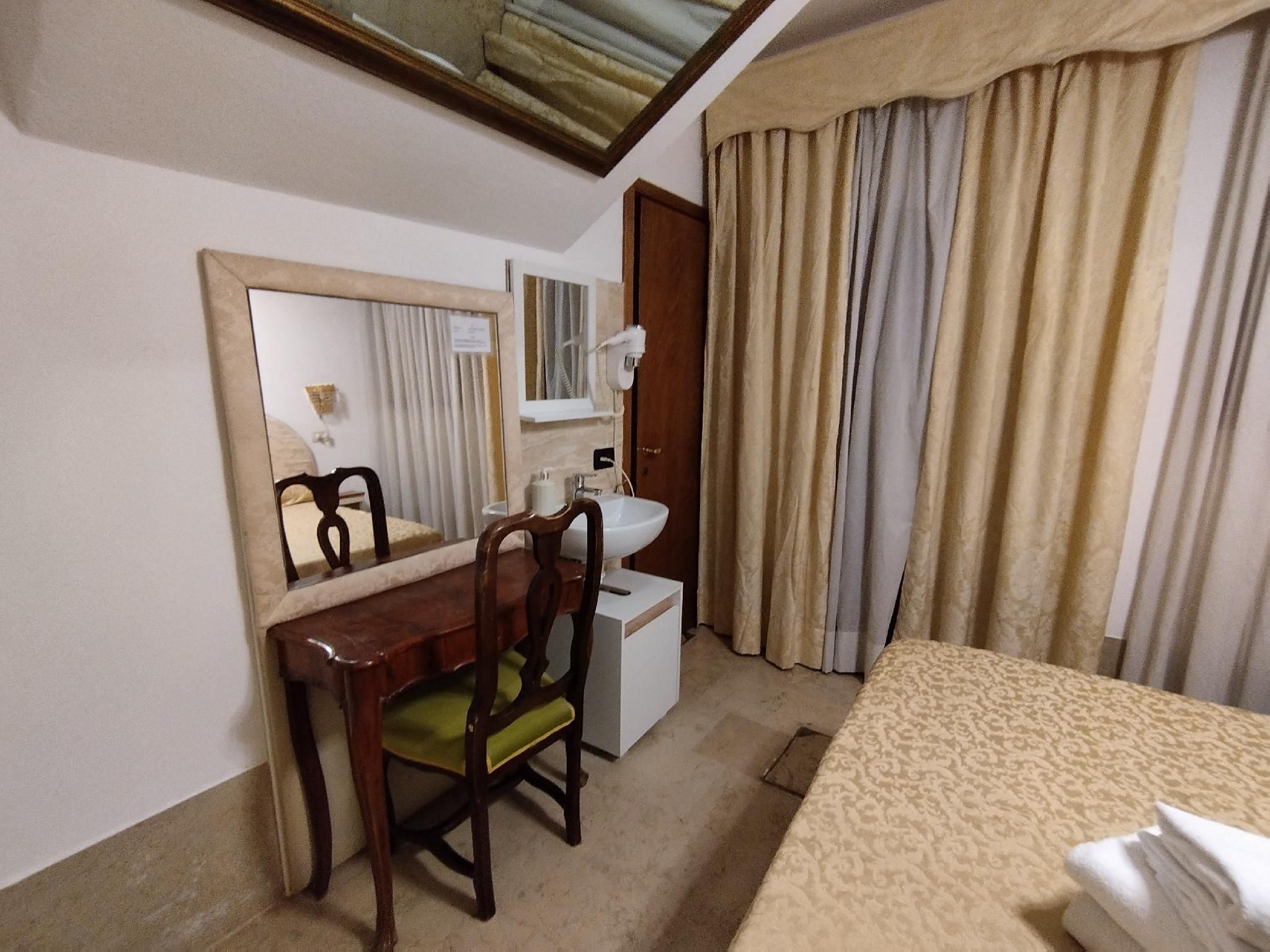 Single - Private Bathroom