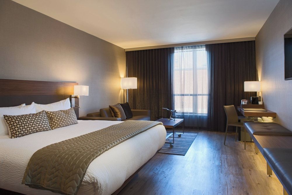 Room, 1 King Bed (Hearing Accessible)