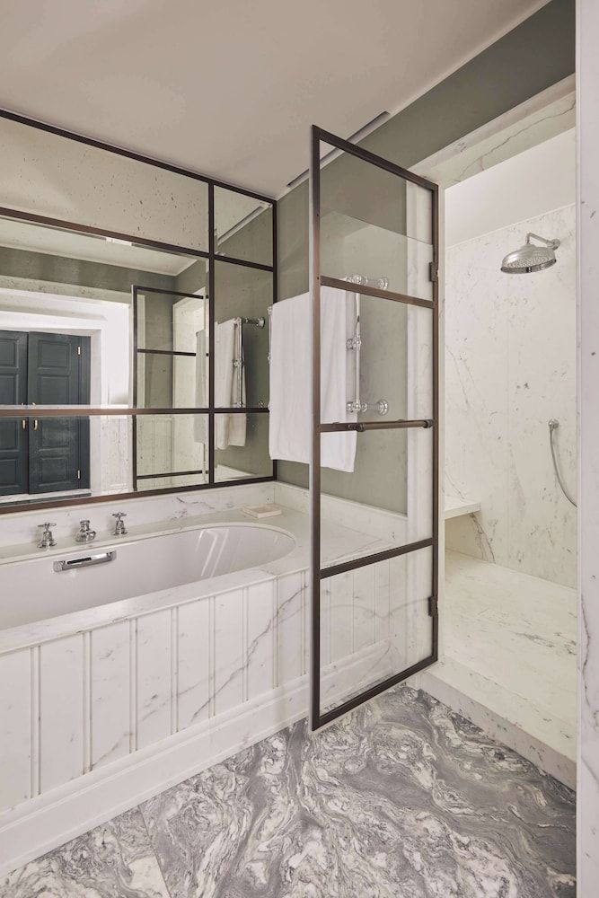 Premium Suite (Junior)