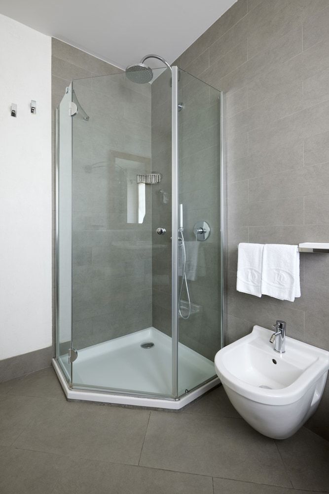 Hotel Rezia Superior Triple Room 7