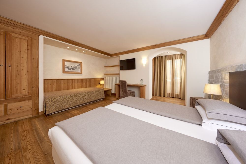 Hotel Rezia Superior Triple Room 3