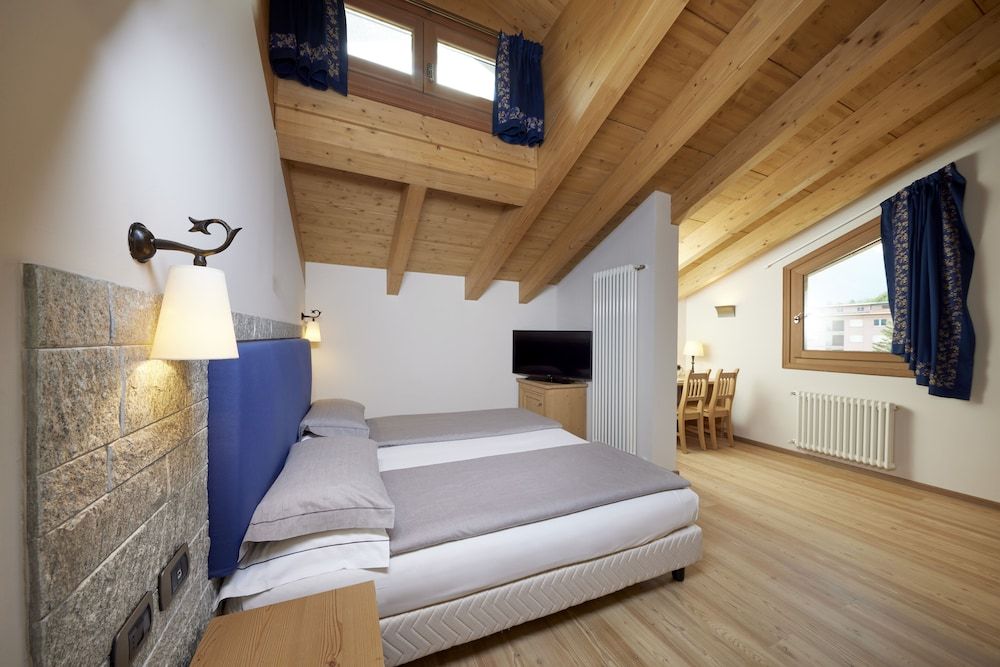 Hotel Rezia Family Room 3