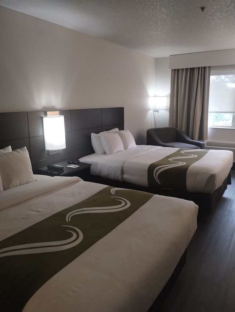 Quality Inn & Suites Wilsonville Standard Room, 2 Queen Beds, Non Smoking