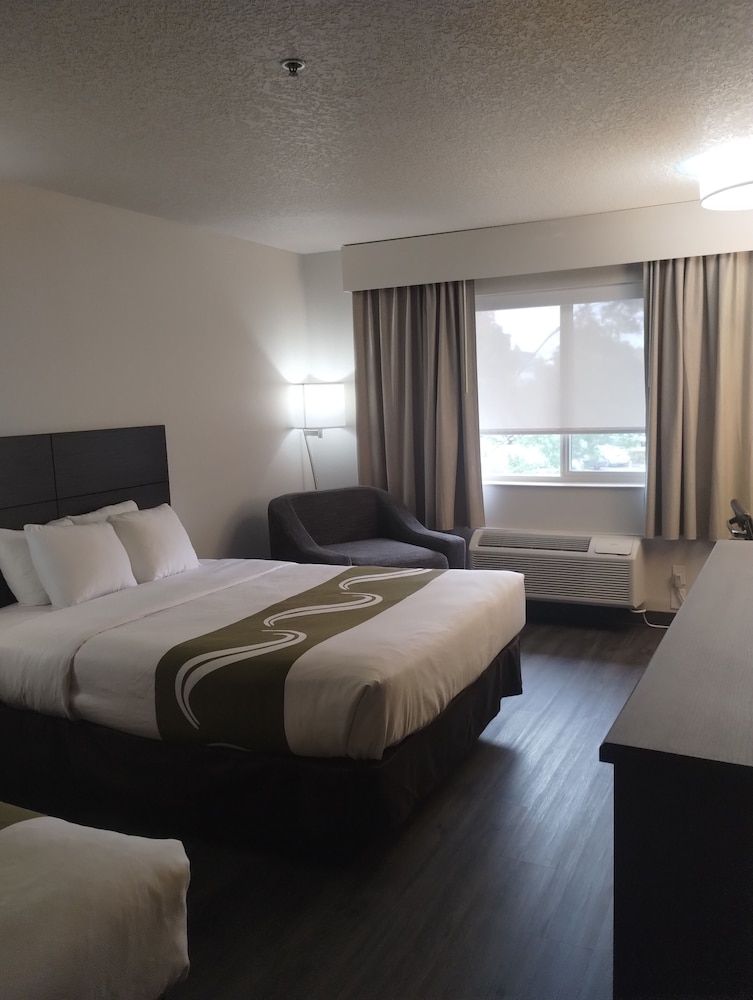 Quality Inn & Suites Wilsonville Standard Room, 2 Queen Beds, Non Smoking 4