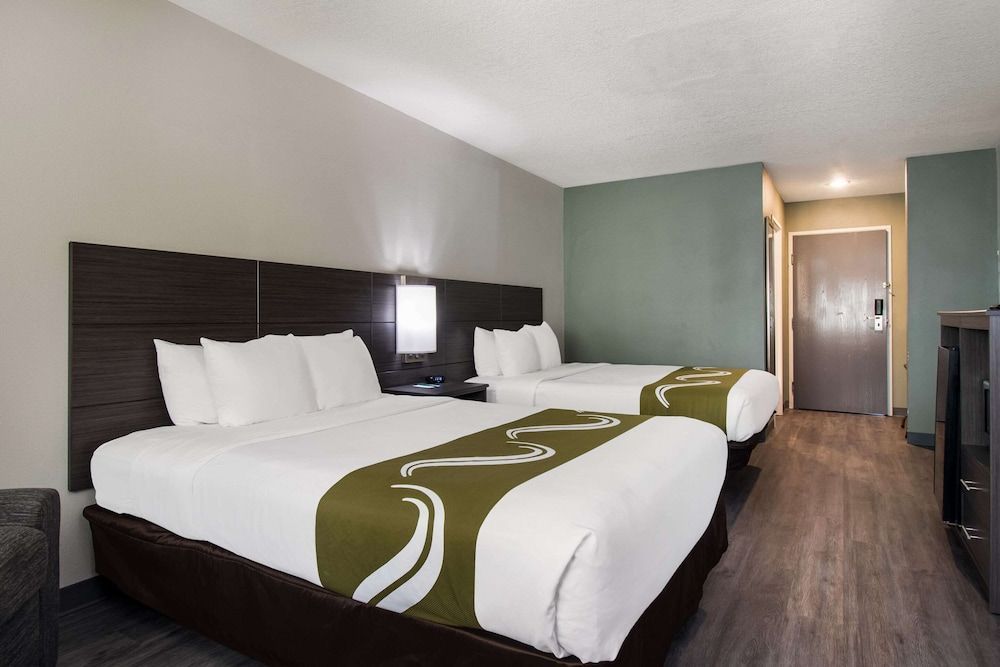 Quality Inn & Suites Wilsonville Standard Room, 2 Queen Beds, Non Smoking 6