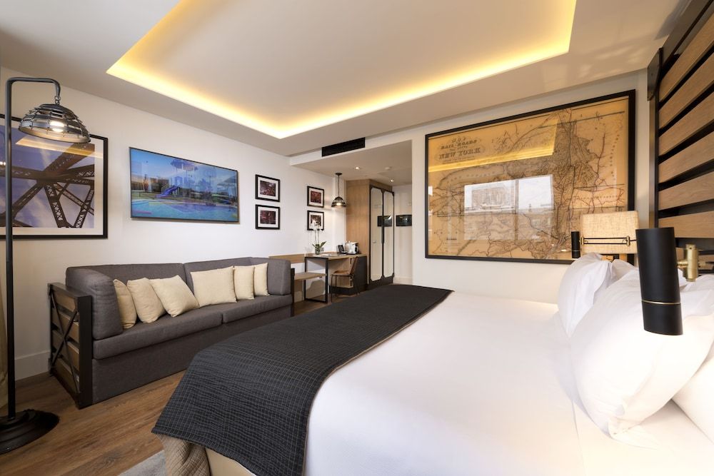 H10 Tribeca Superior Deluxe Double Room 4