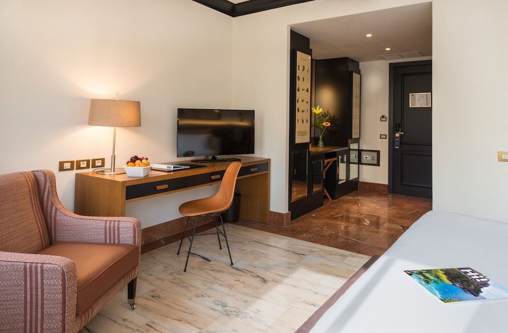 undefined H10 Tribeca 10