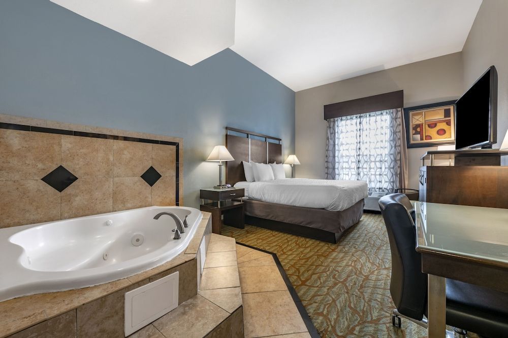 Room, 1 King Bed, Non Smoking, Jetted Tub