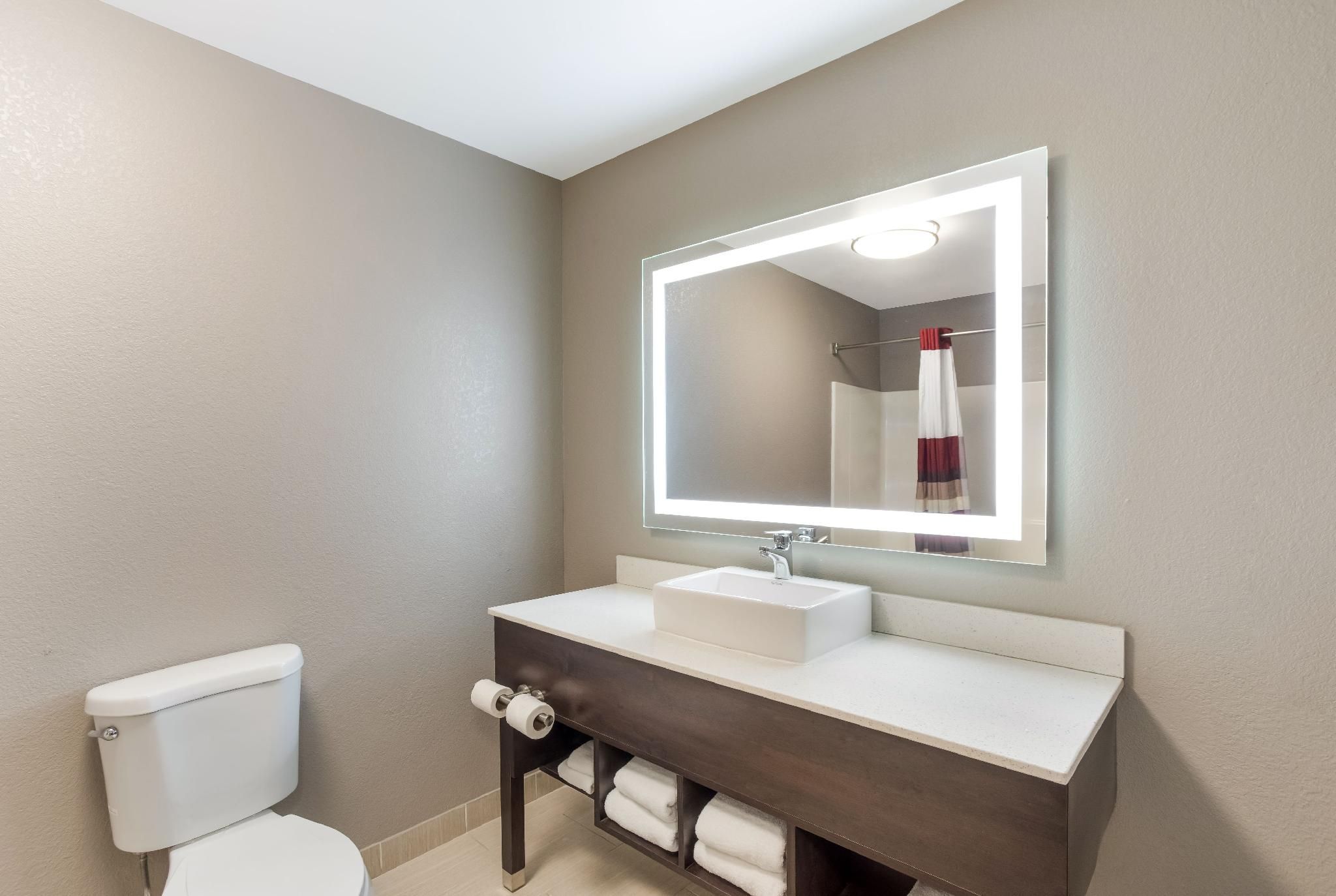 Suite 1 King Bed 2 Rooms Non-Smoking