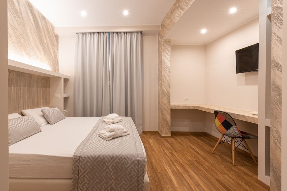 undefined Top Floor Colosseo 6