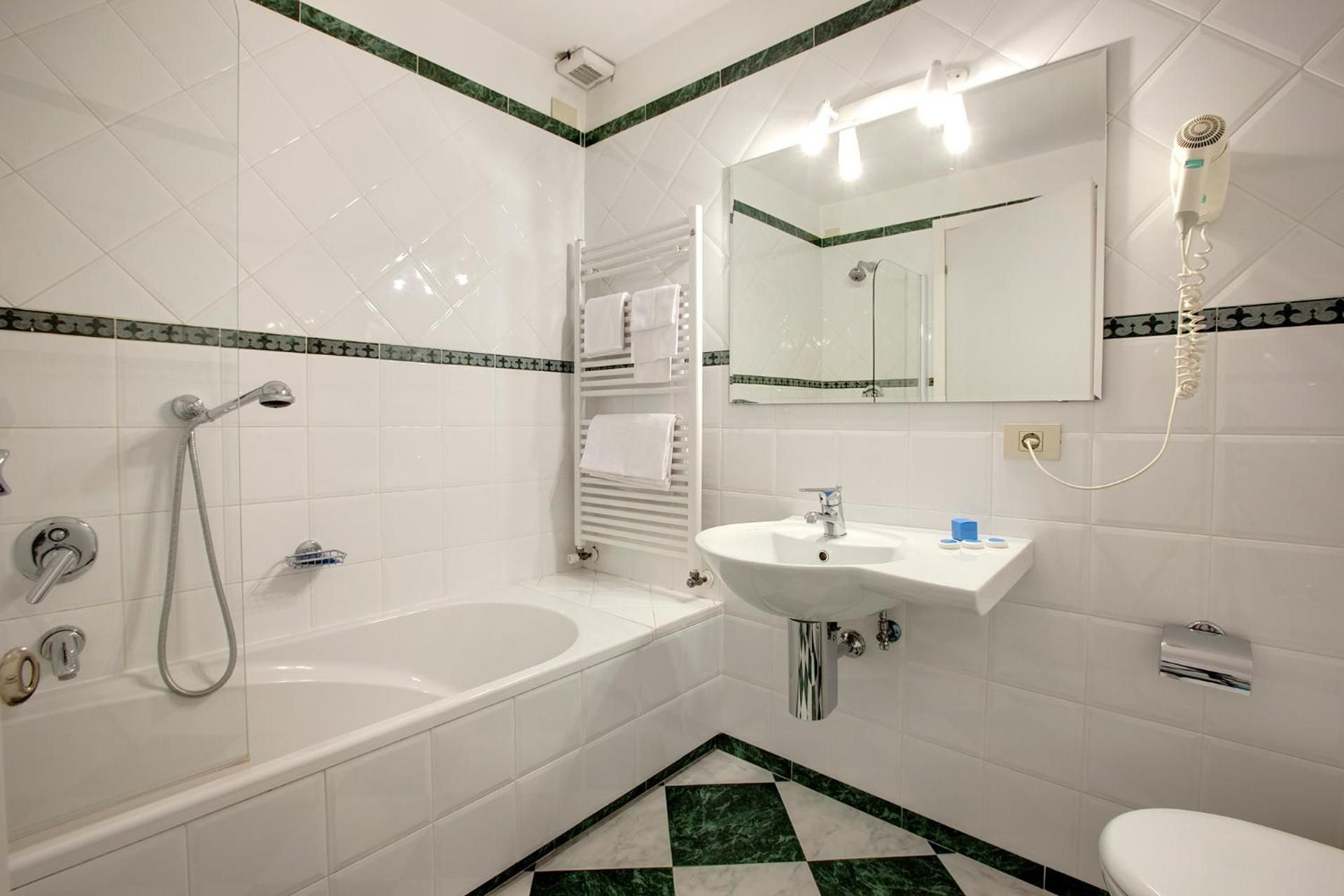 Mini Suite with Lake View - Split Level