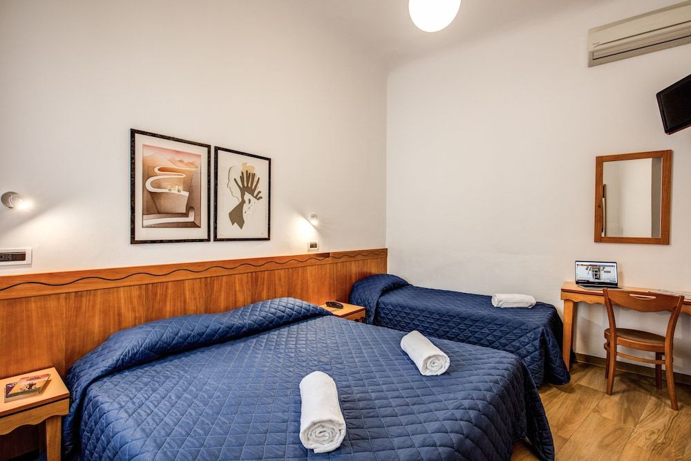 undefined Hotel Nuova Italia 5