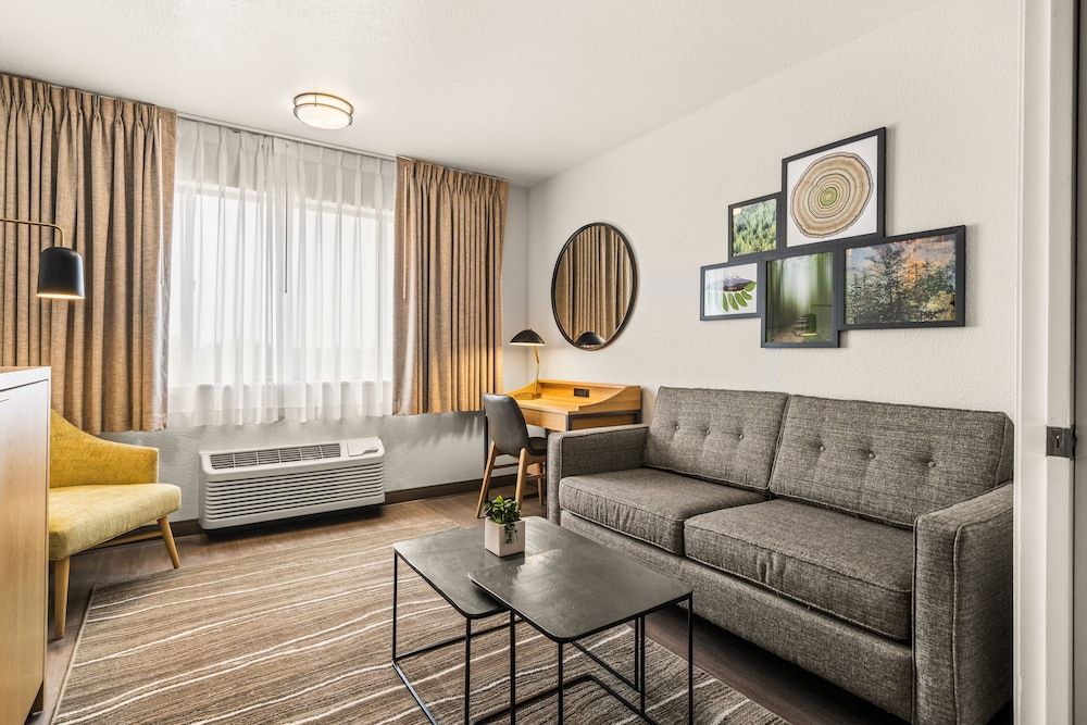 Oxford Suites Redding Executive 2 Queen Suite 9