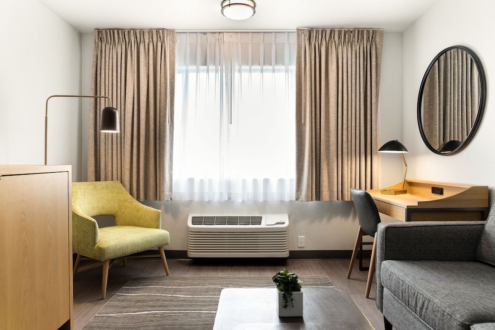 Oxford Suites Redding Executive 2 Queen Suite 6