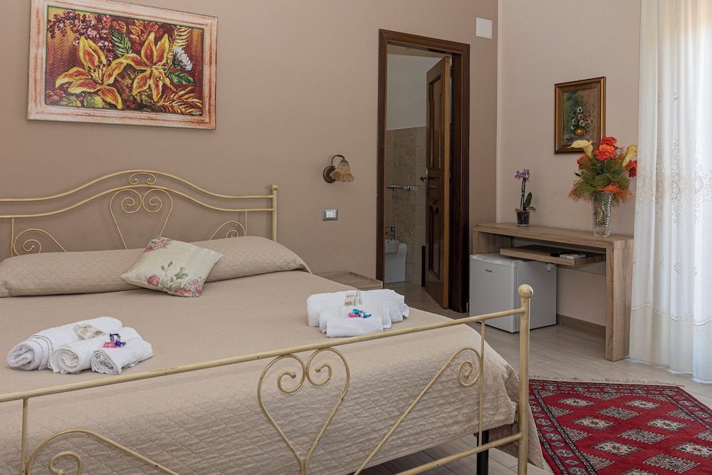 Bed & Breakfast S. Elia Triple Room, Park View 2