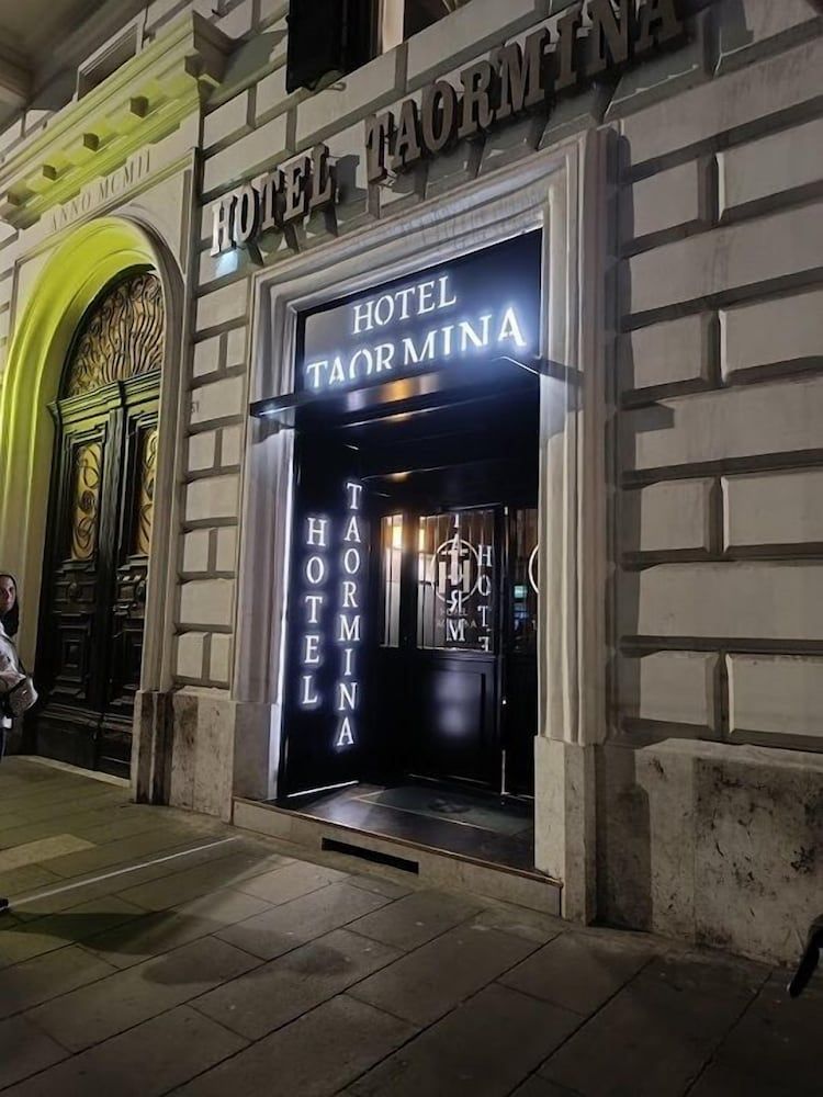 undefined Taormina 4