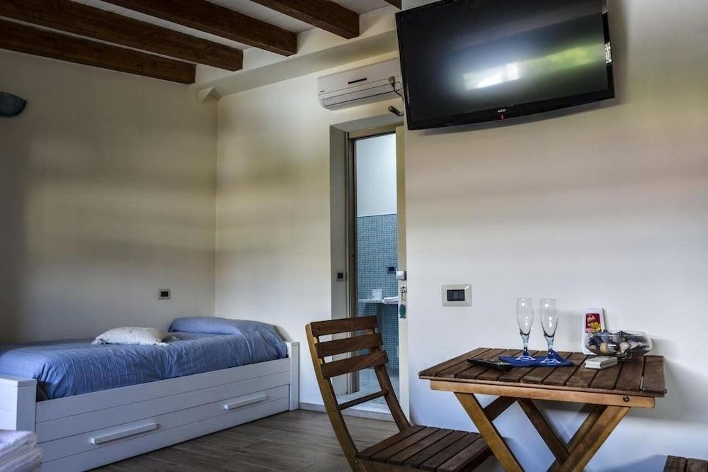Residenza Marina B&B Deluxe Triple Room 9
