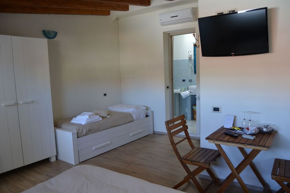Residenza Marina B&B Deluxe Triple Room 8