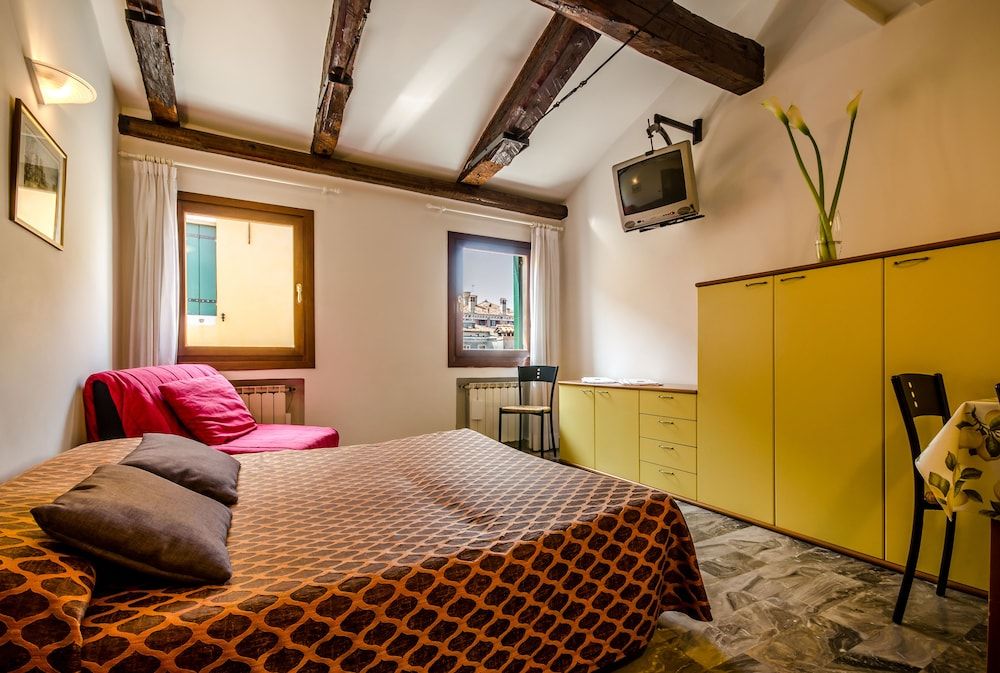 undefined Venice Apartments 6