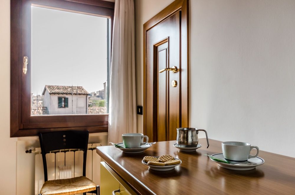 Venice Apartments Economy Studio, Shared Bathroom 7