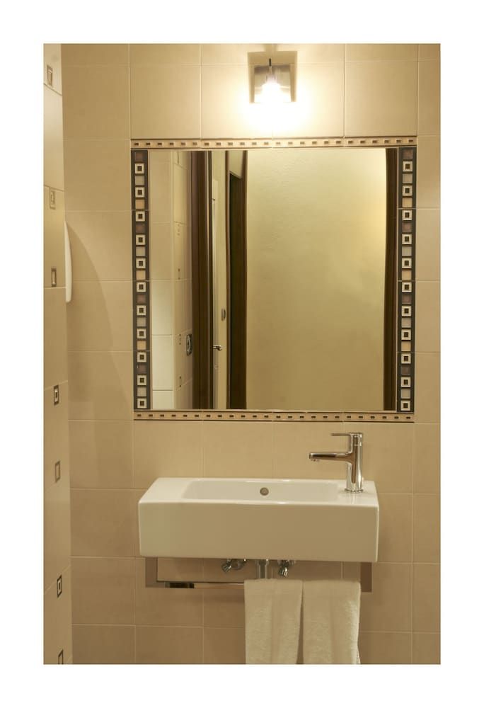 Daphne Luxury Suites Standard Double Room 4
