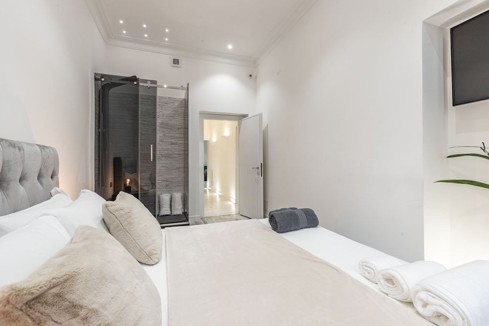 Daphne Luxury Suites Luxury Condo 10