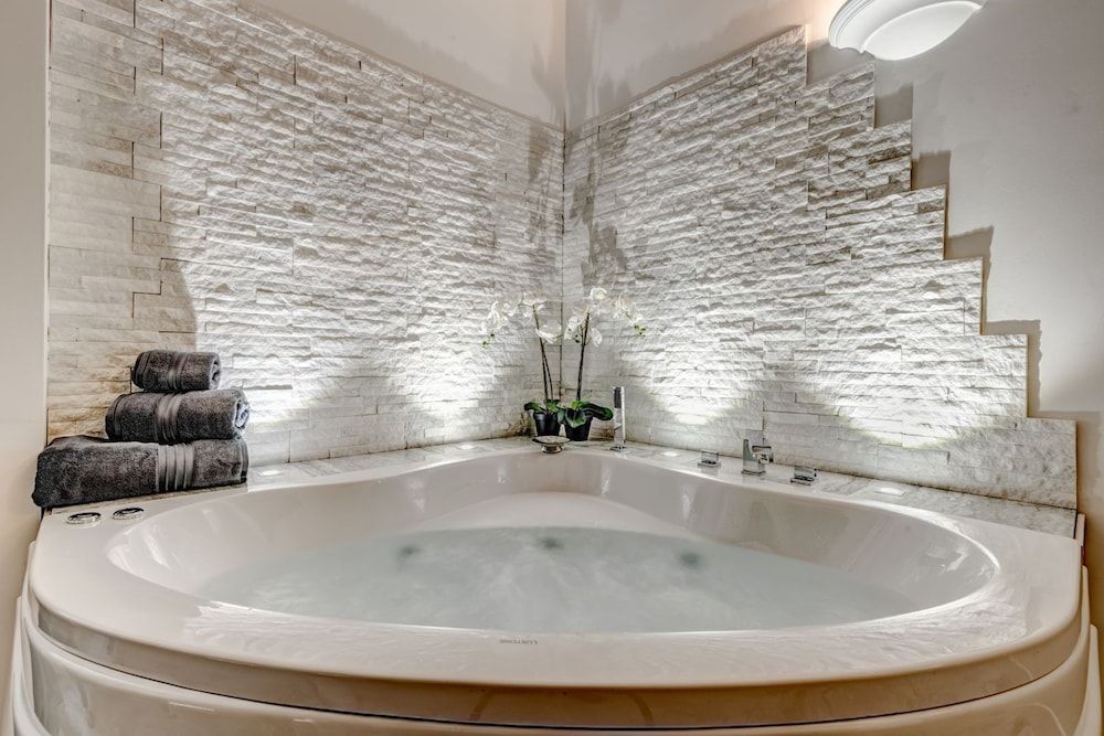 Daphne Luxury Suites Luxury Condo 9