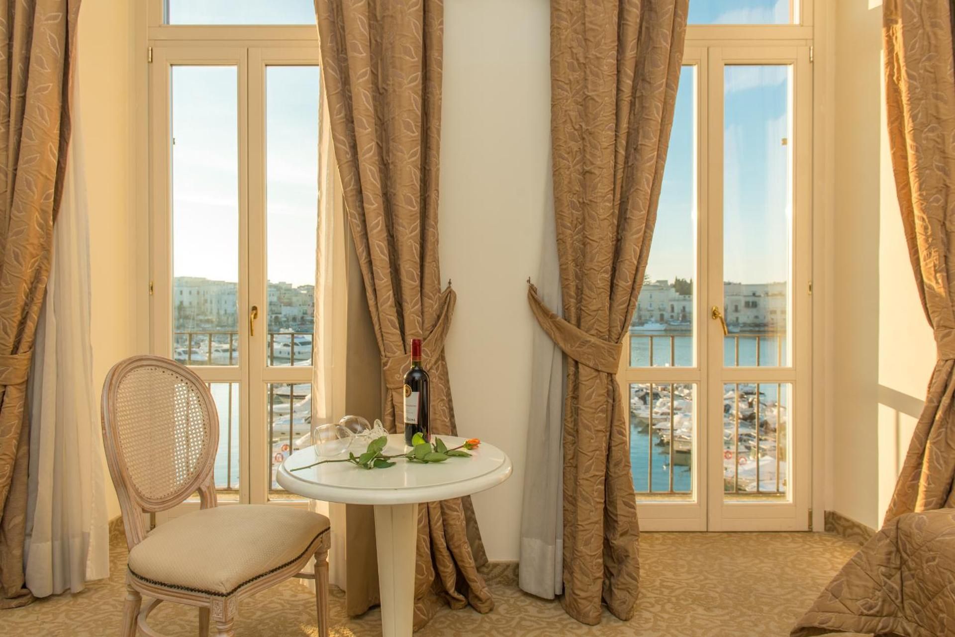 Deluxe Double Room with Balcony and Sea View