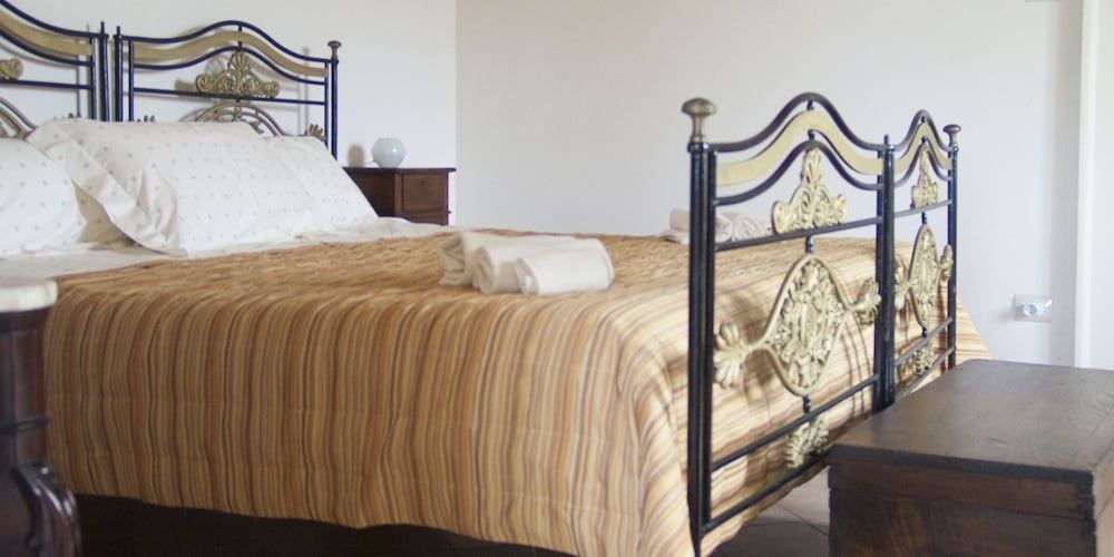 Double Room, 1 Queen Bed, Valley View