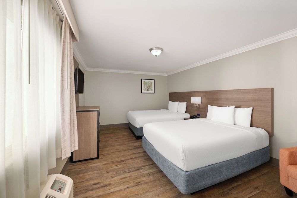 undefined Solara Inn and Suites 3