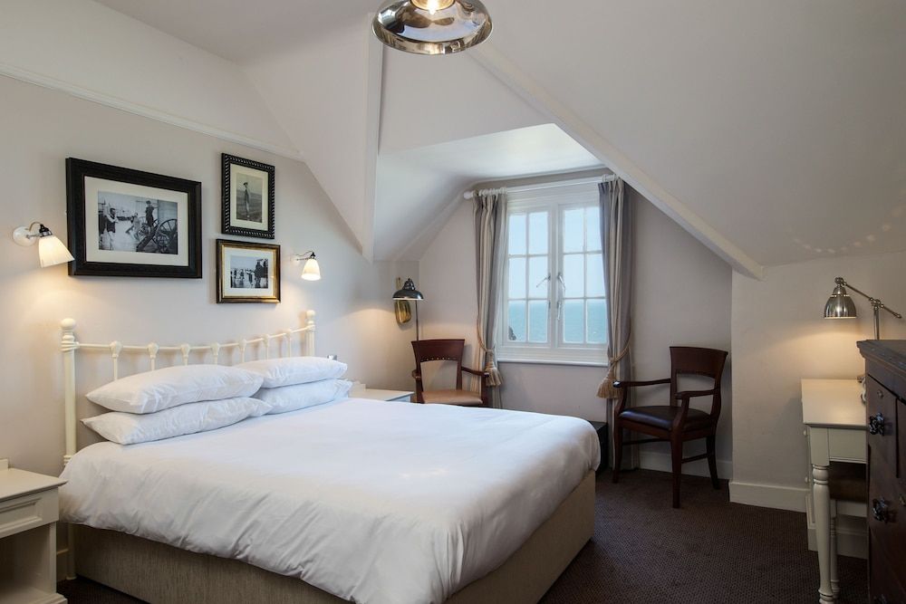 Marine Hotel Standard Double Room, Partial Sea View 4