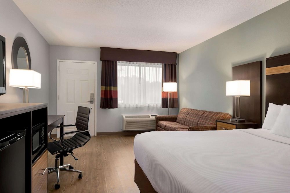 Studio Suite, 1 King Bed, Non Smoking