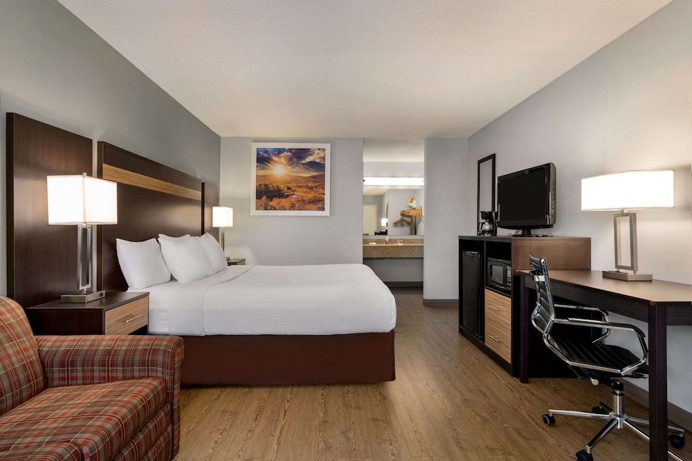 Studio Suite, 1 King Bed, Non Smoking