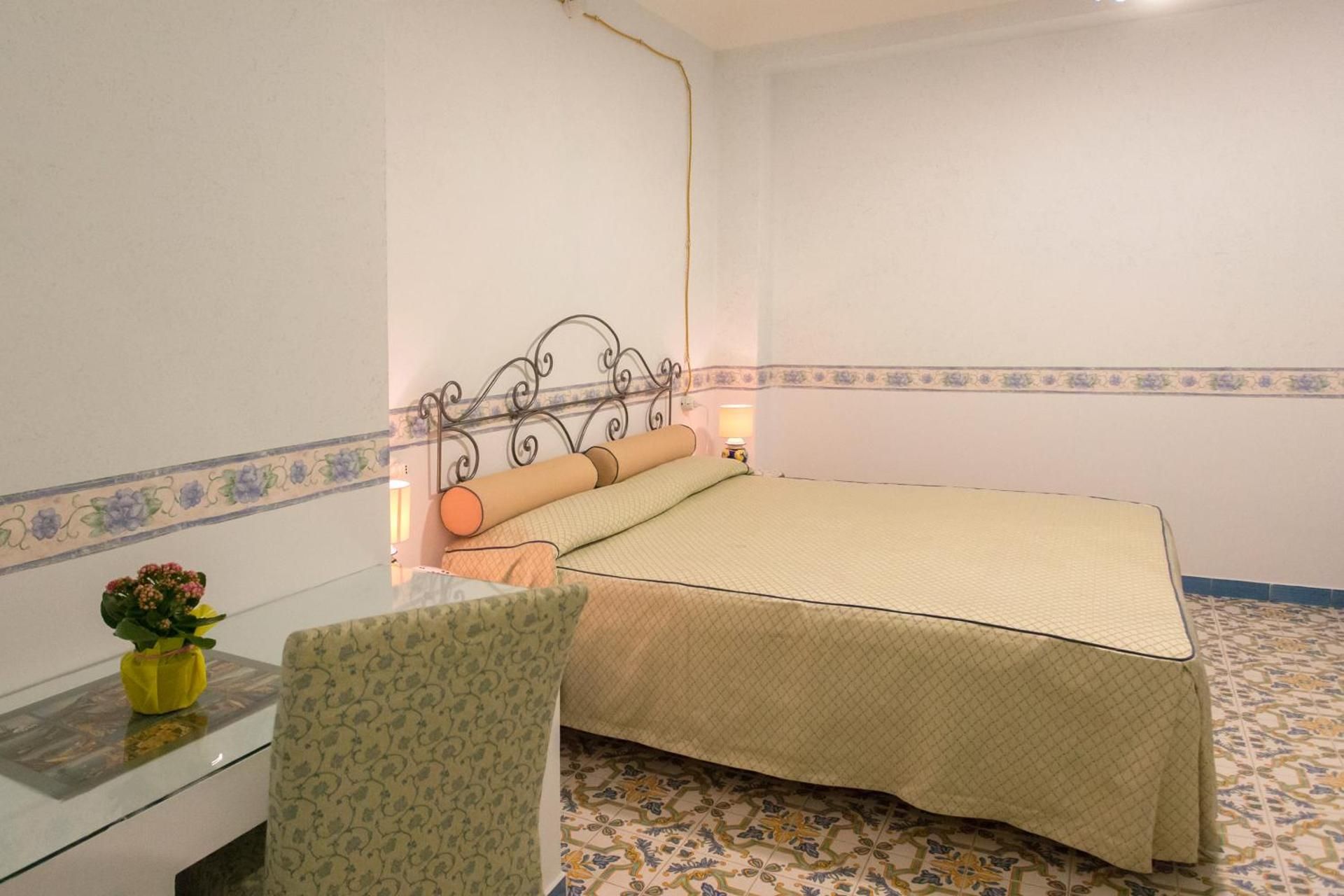 Basic Triple Room with Sea View