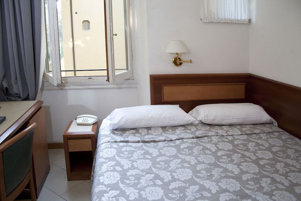 Hotel Bonifacio Economy Double Room 2