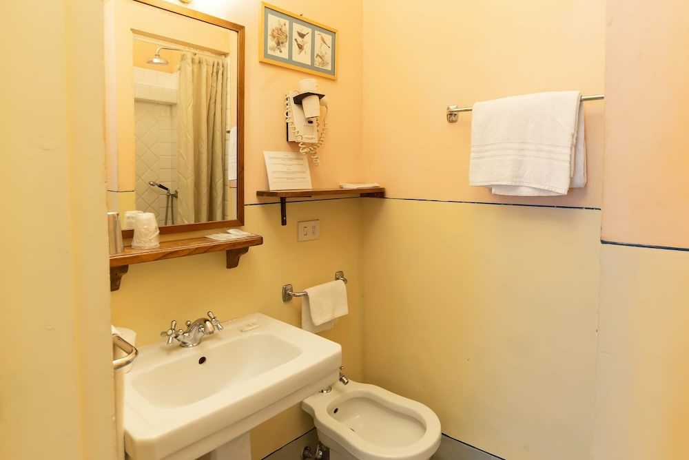 Hotel Bonifacio Economy Double Room 4