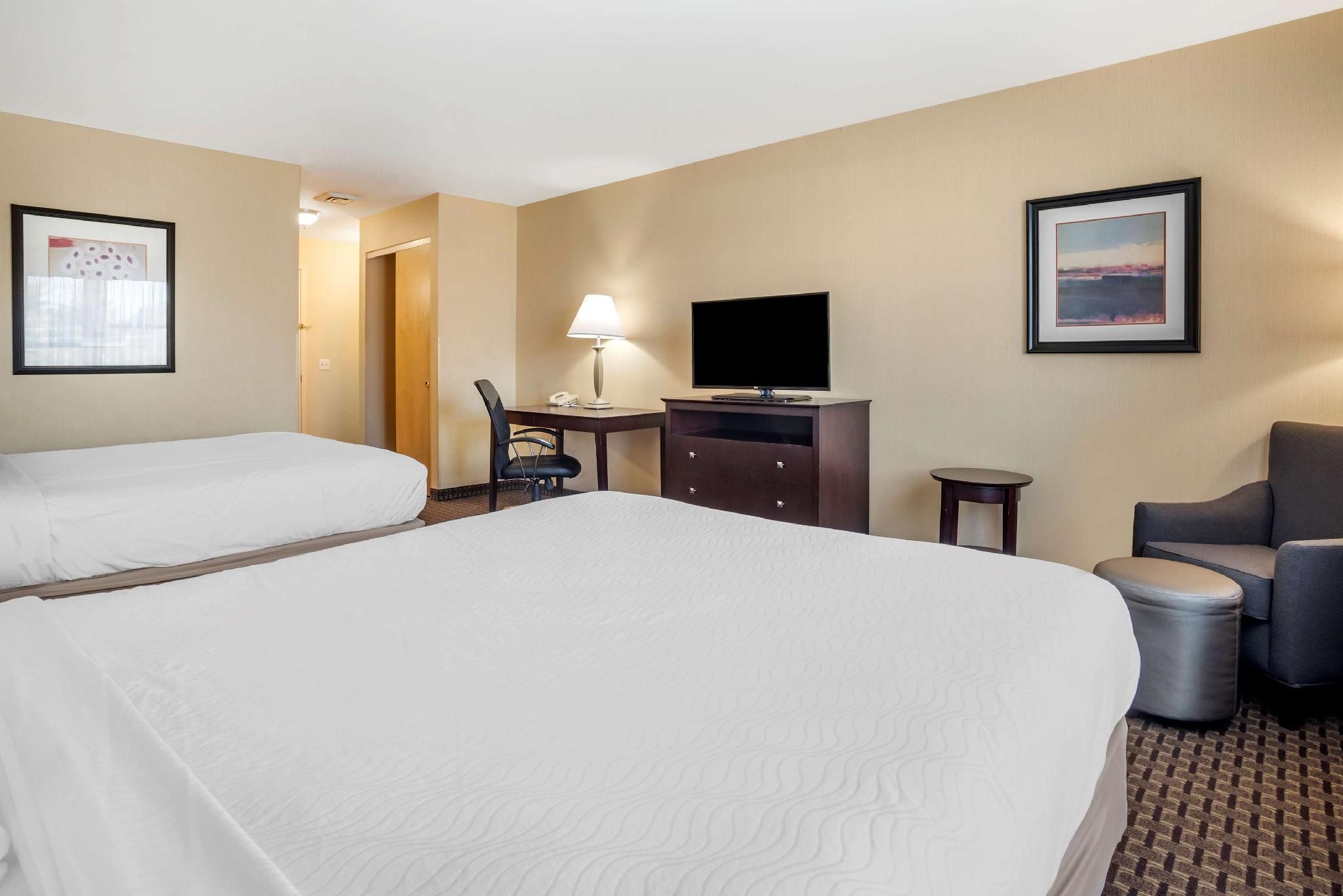 2 queen beds, nonsmoking